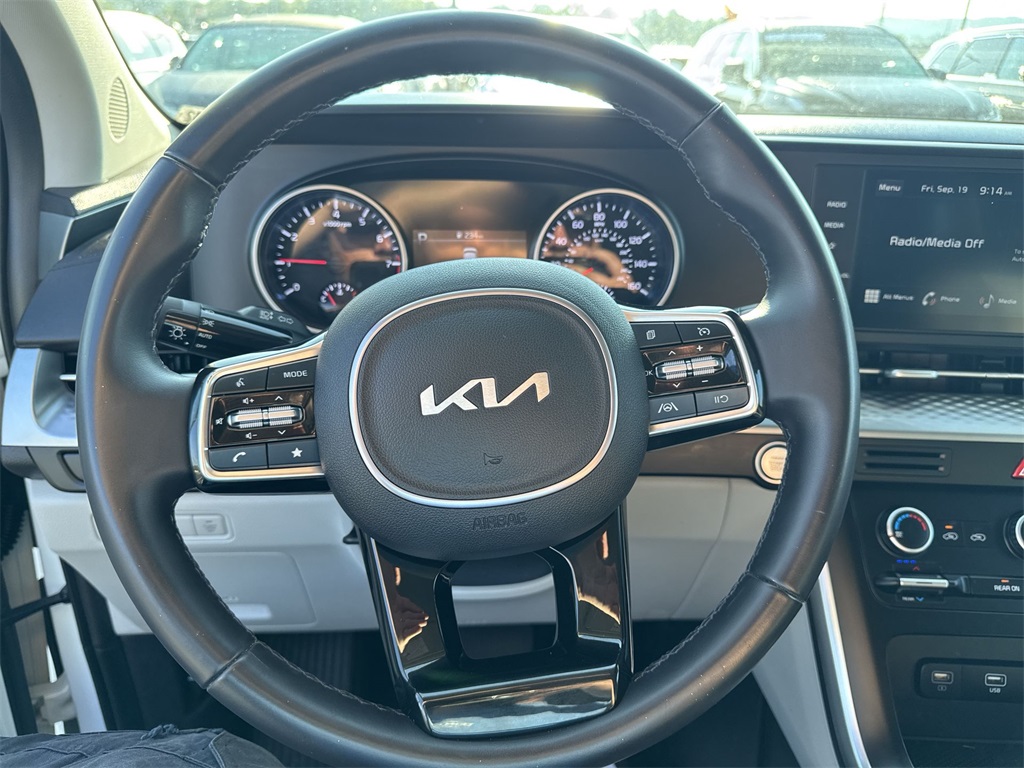 2024 Kia Carnival LX photo 19