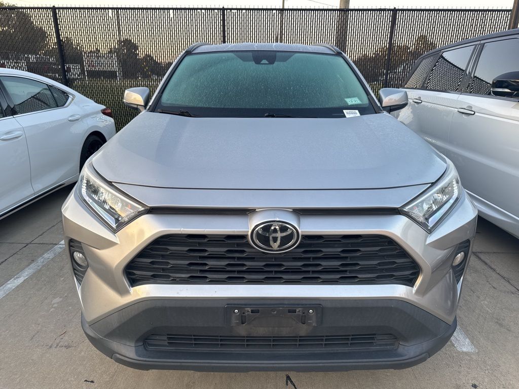2020 Toyota RAV4 XLE photo 2