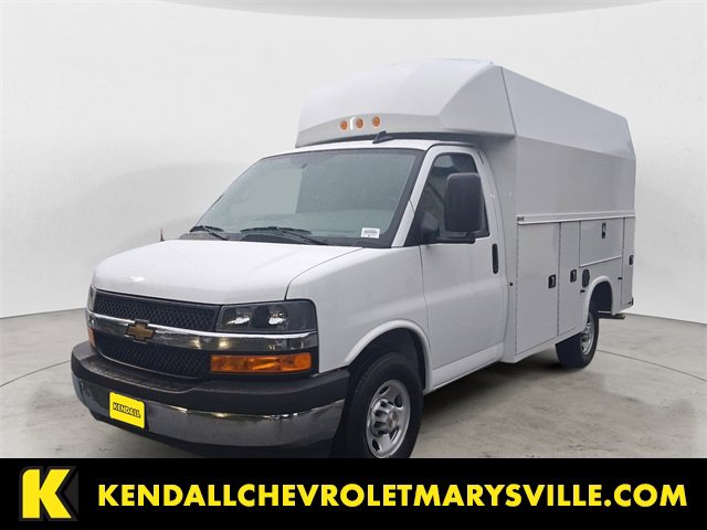 2025 Chevrolet Express Cutaway Base's photo