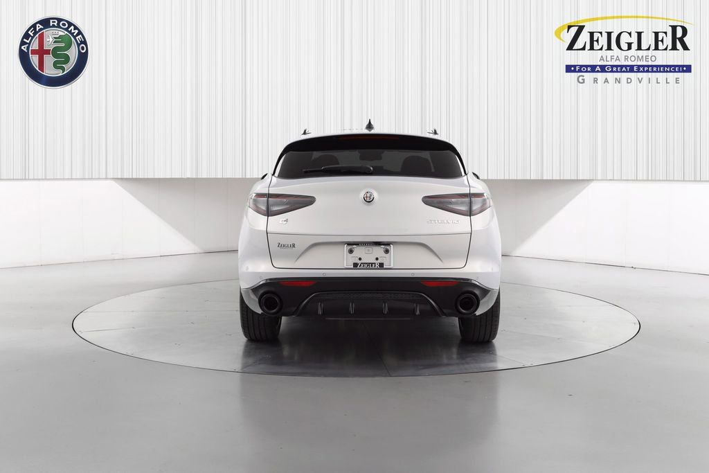 2025 Alfa Romeo Stelvio Sprint Base photo 4