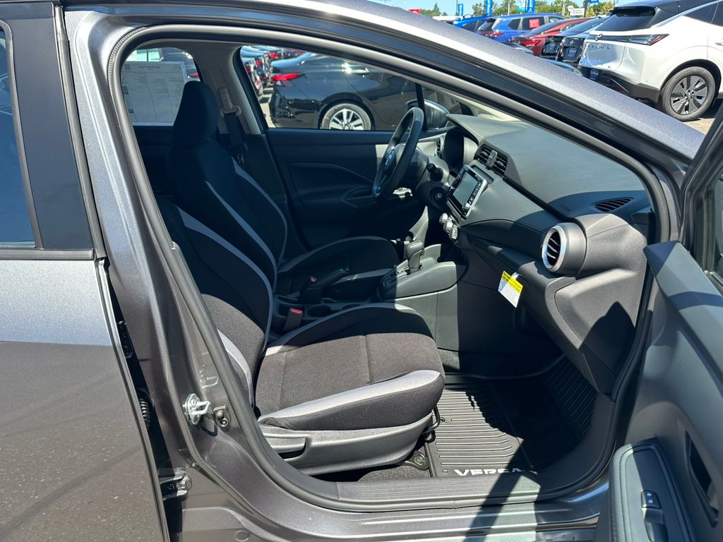 2025 Nissan Versa 1.6 S photo 19