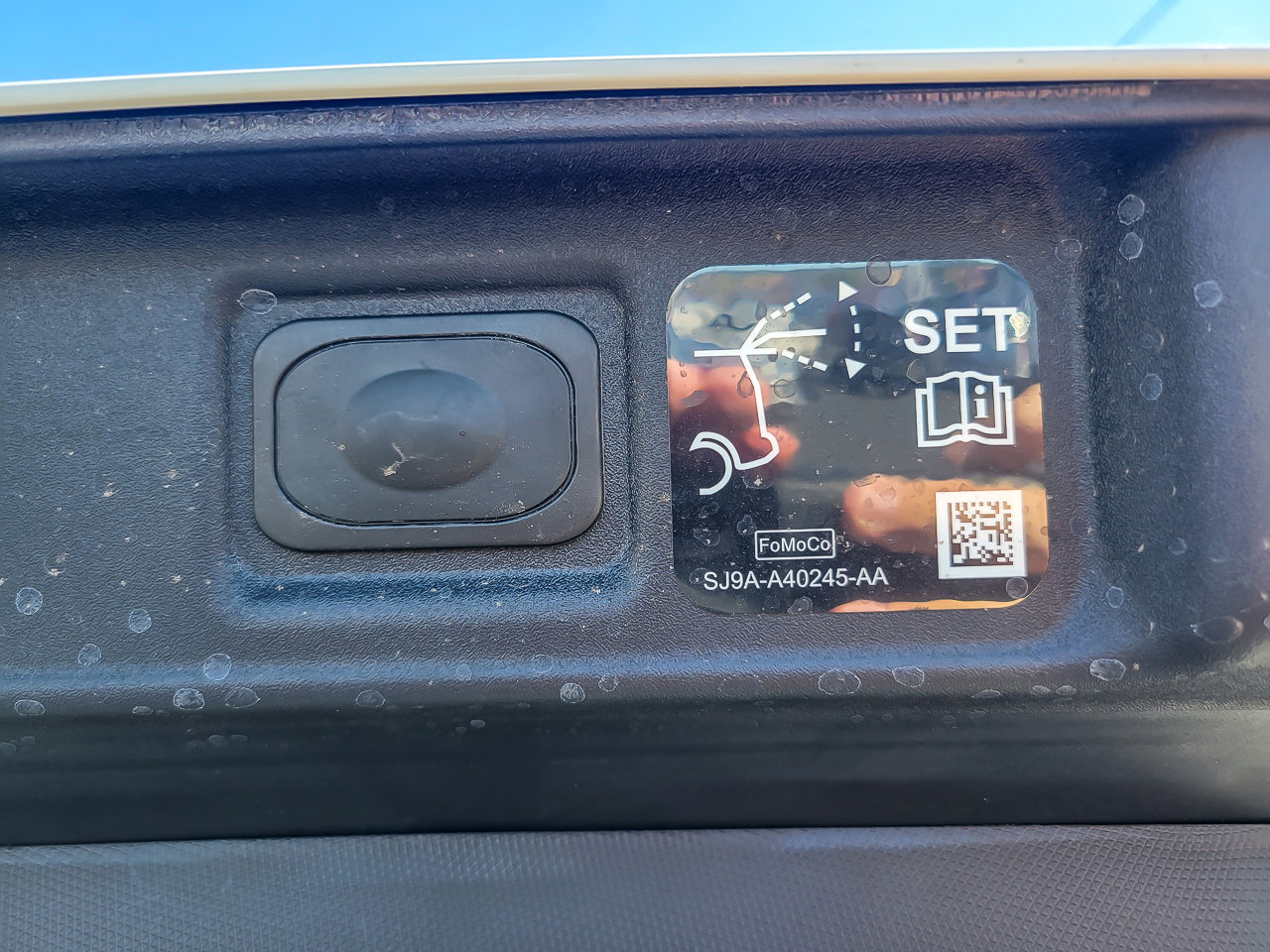 2025 FORD MUSTANG MACH-E - Image 19