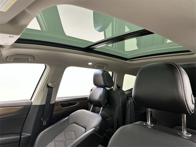 2025 Volkswagen Atlas SE Technology photo 12