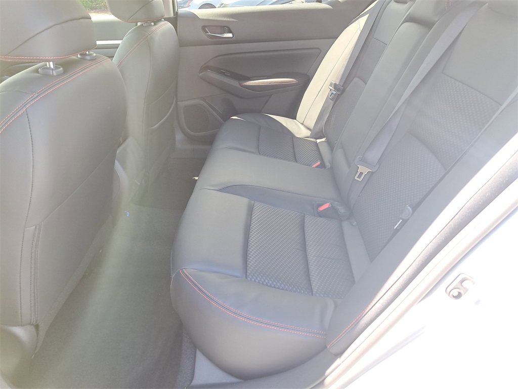 2025 Nissan Altima 2.5 SR photo 12