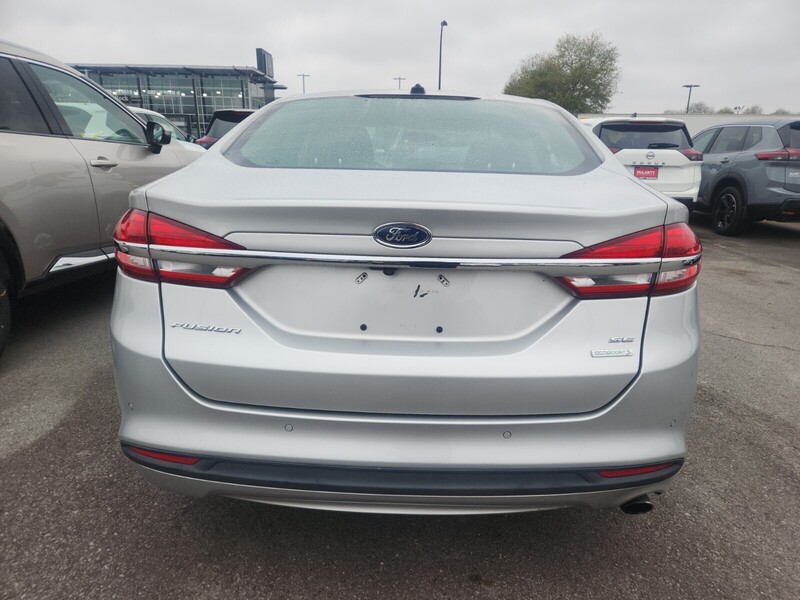2018 Ford Fusion SE photo 3