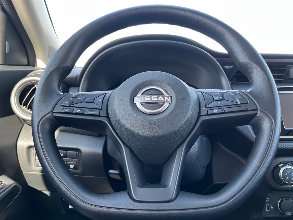 2025 Nissan Kicks Play S photo 20