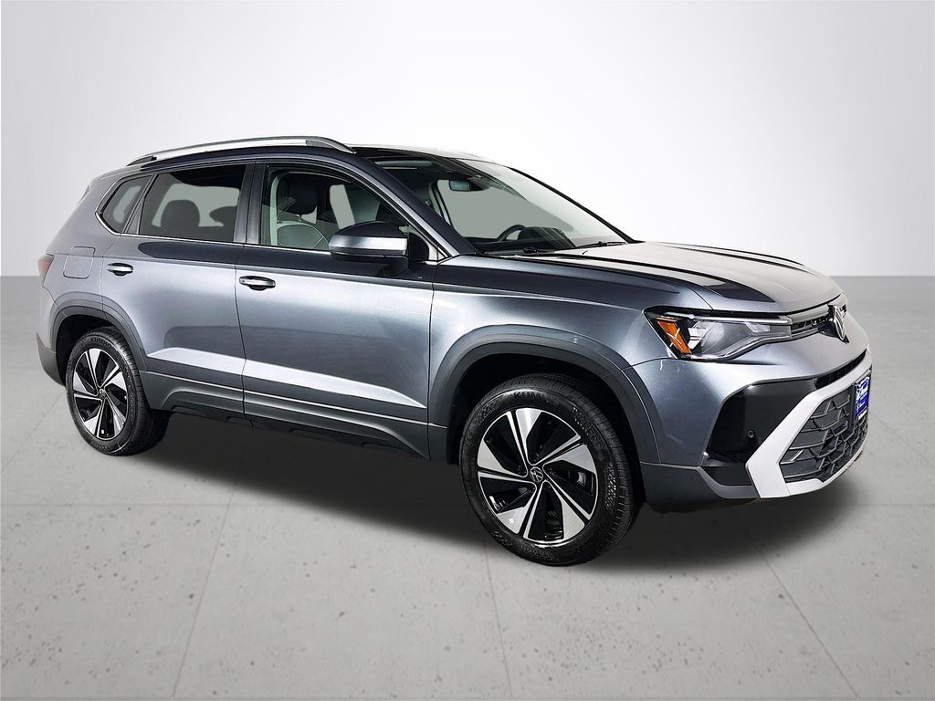 2025 Volkswagen Taos SE photo 4