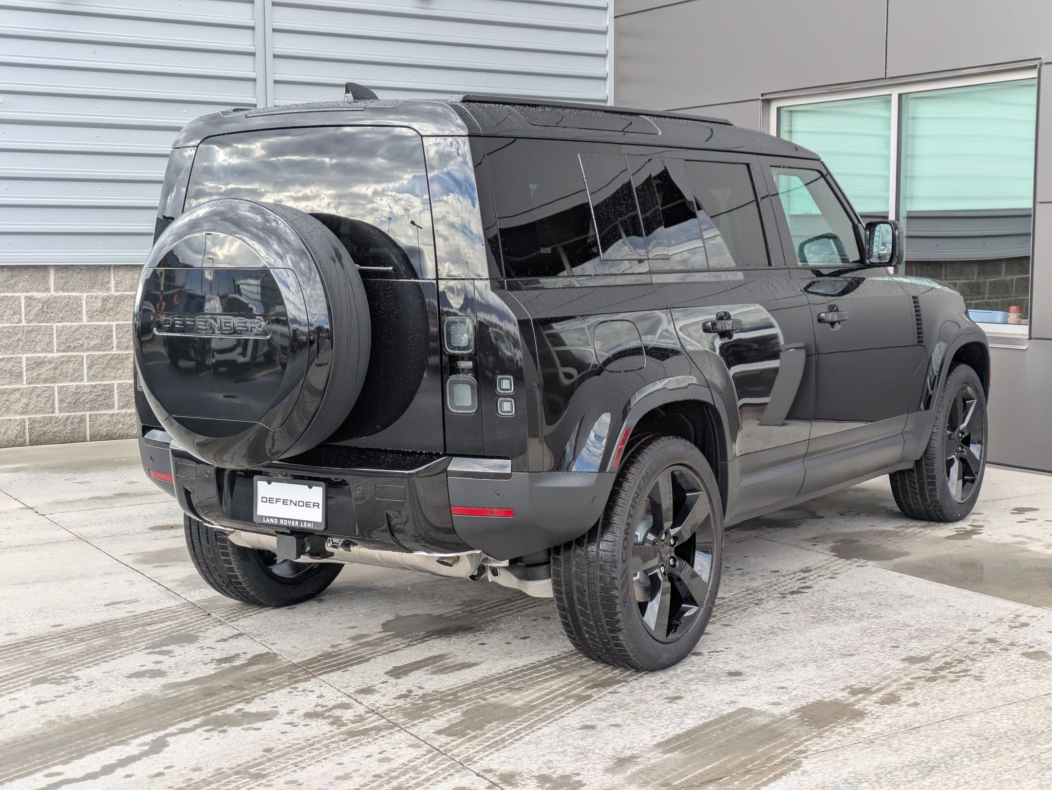 2026 Land Rover Defender S photo 2