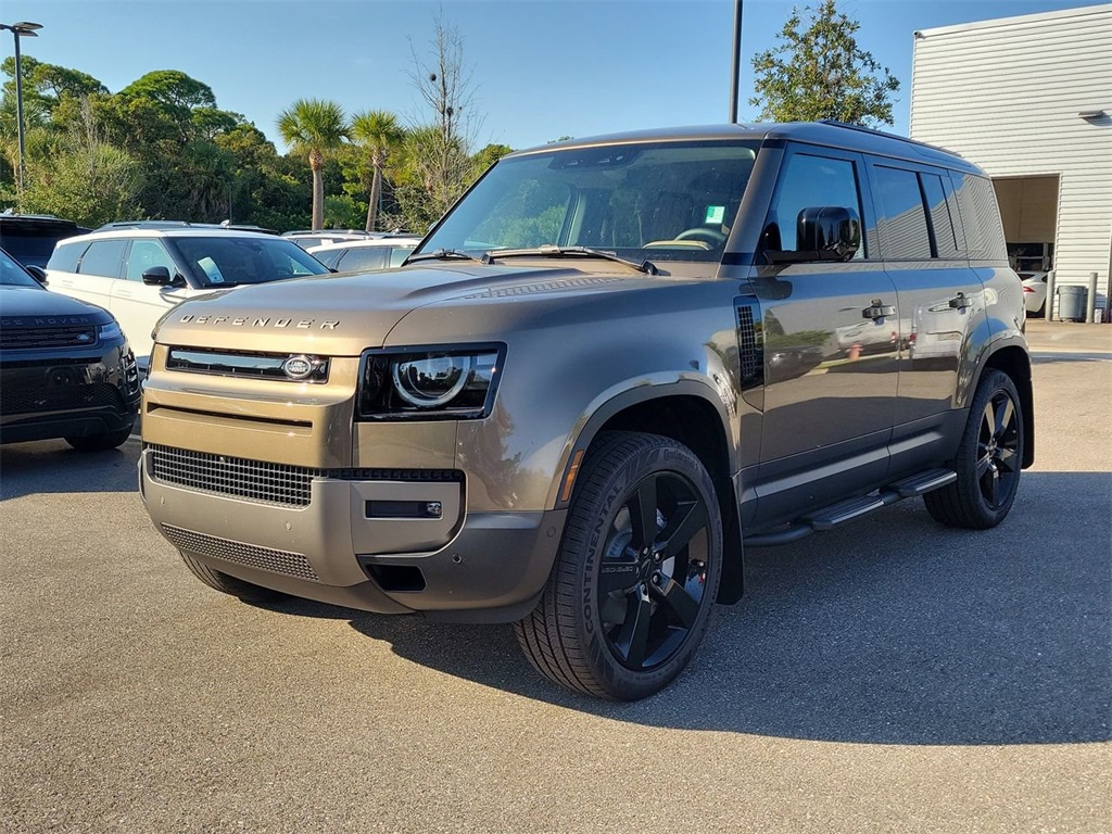 2026 Land Rover Defender S's photo