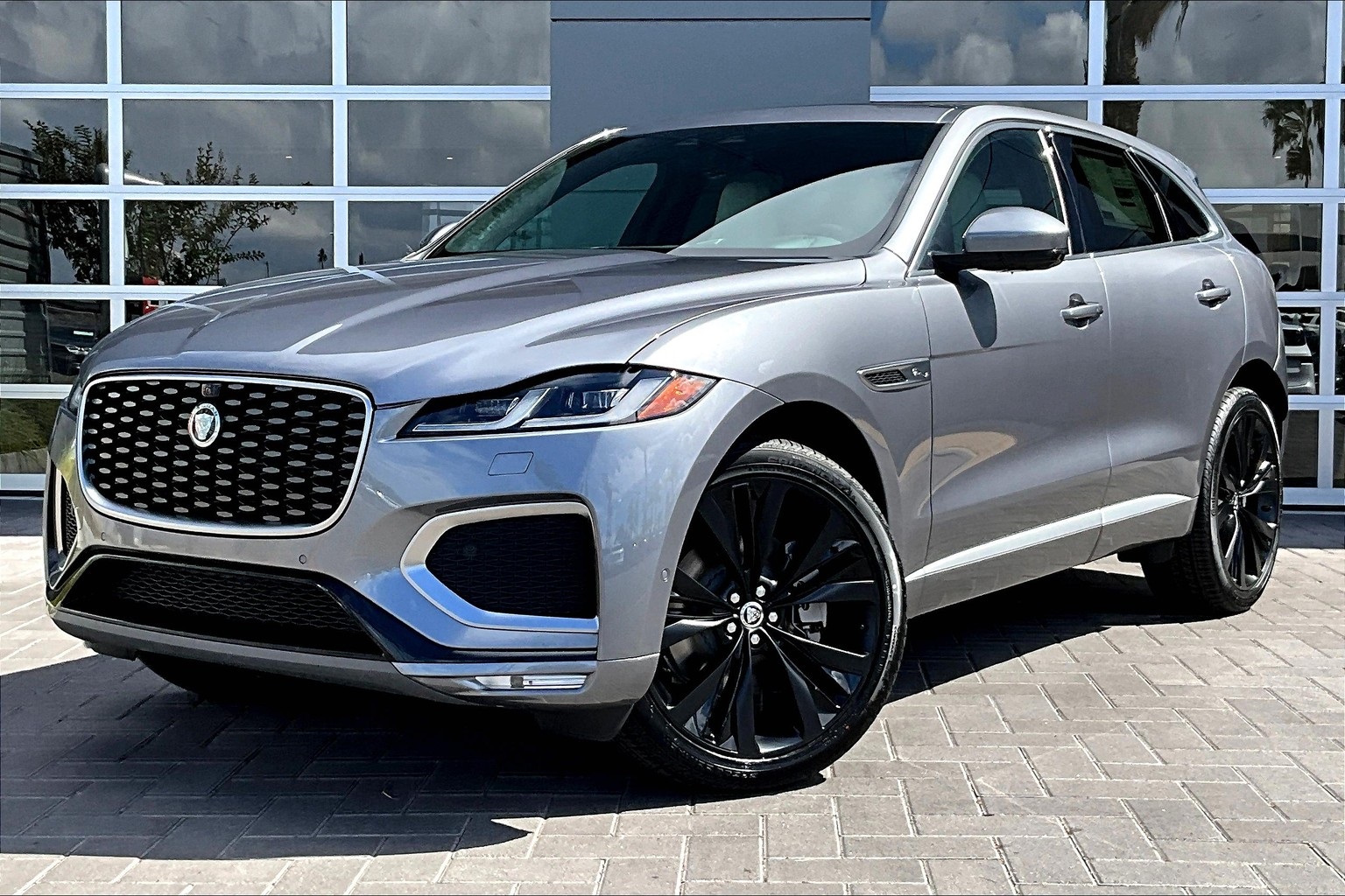 2026 Jaguar F-Pace R-Dynamic S's photo