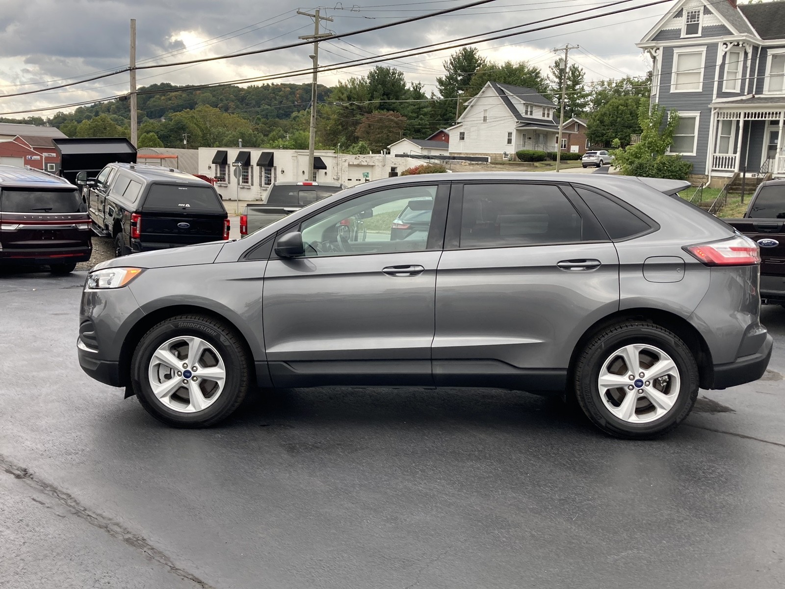 2022 Ford Edge SE photo 3