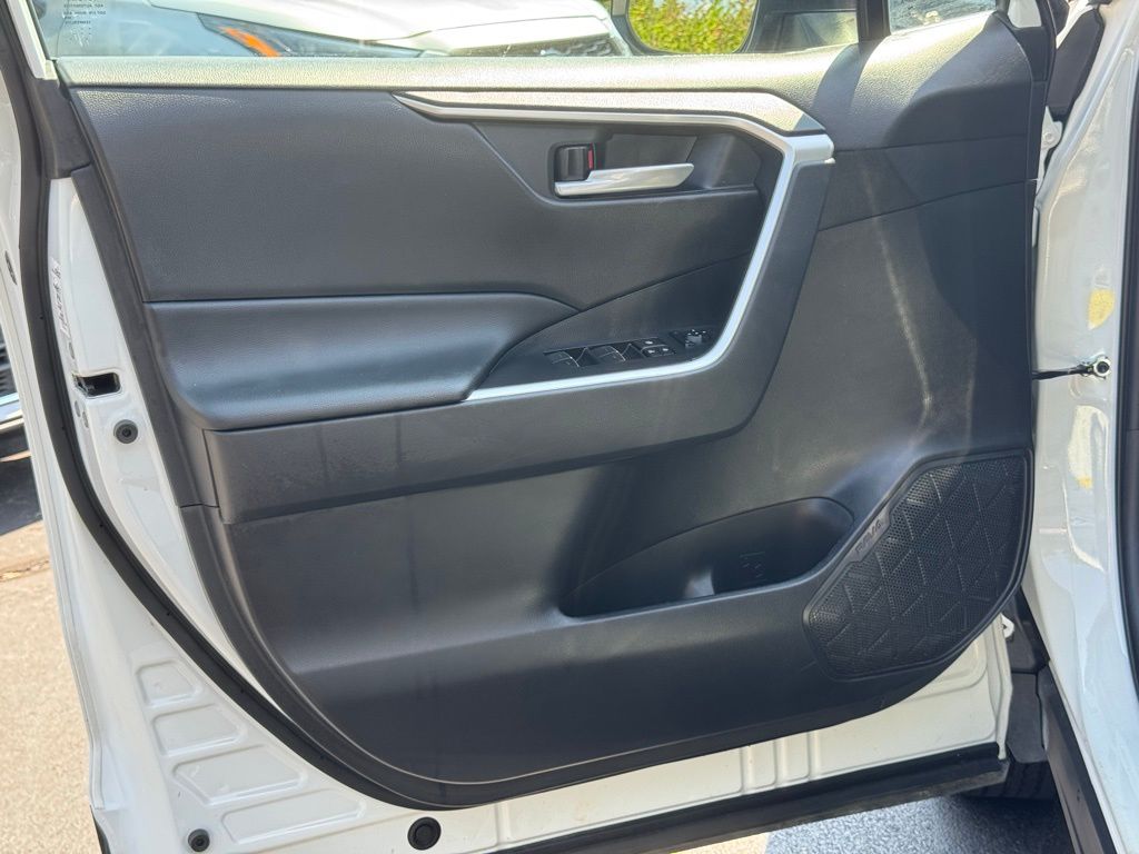 2023 Toyota RAV4 XLE photo 23
