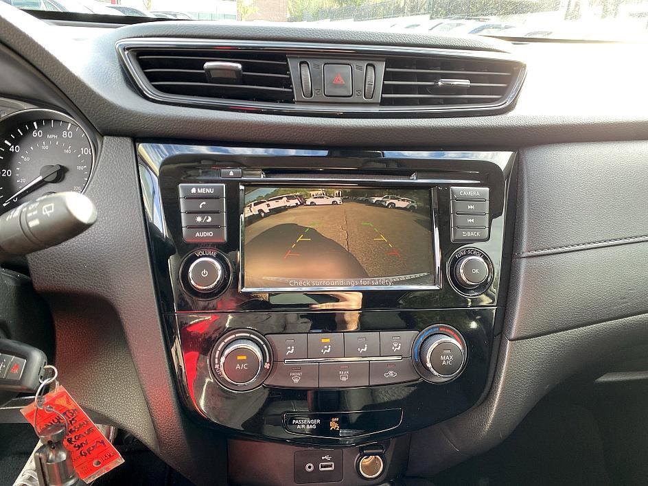 2019 Nissan Rogue S photo 12