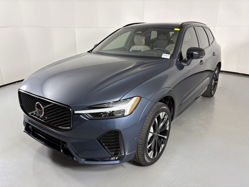 2026 Volvo XC60 B5 Plus photo 4