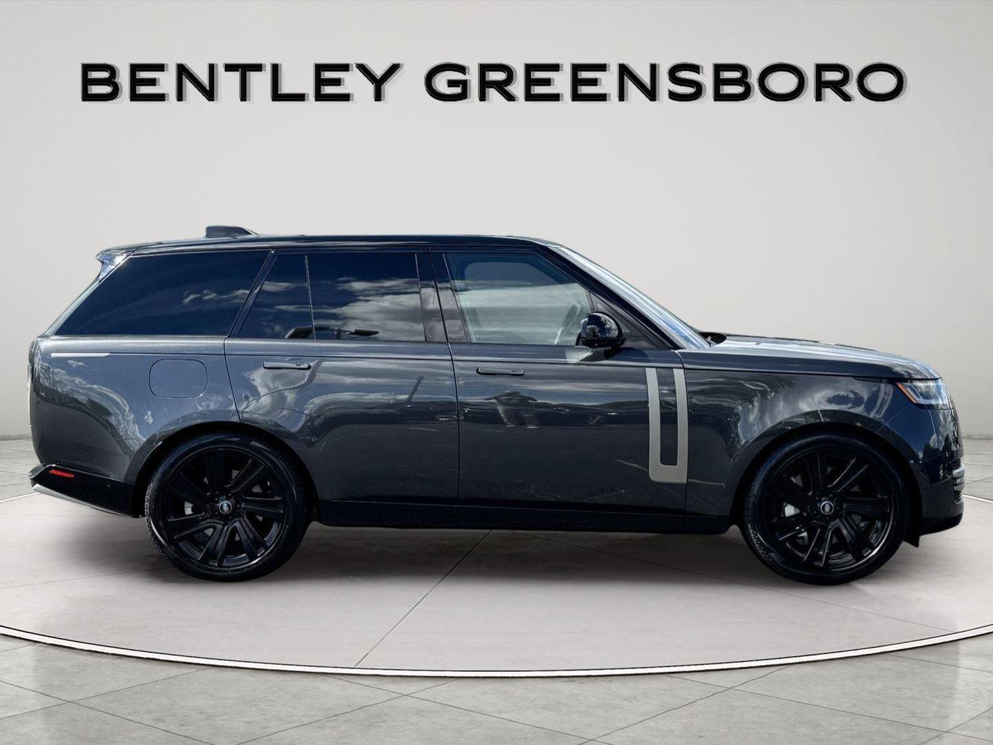2023 Land Rover Range Rover SE photo 8