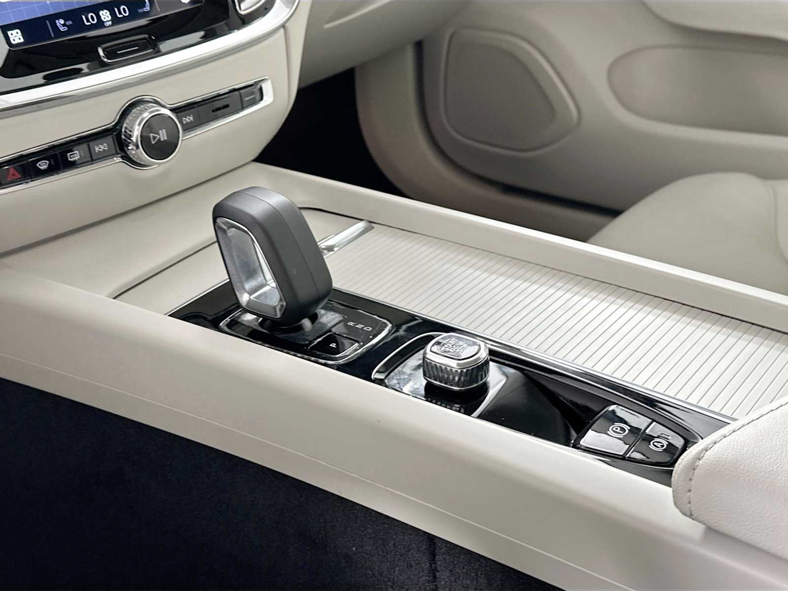 2025 Volvo S60 B5 Core photo 15