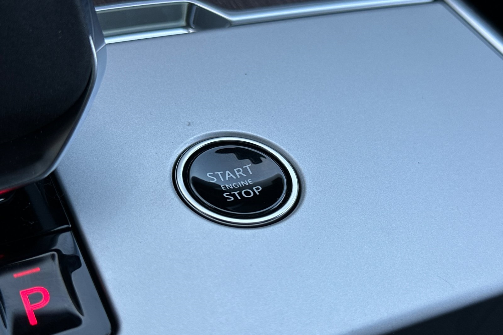 2025 Land Rover Range Rover SE photo 23