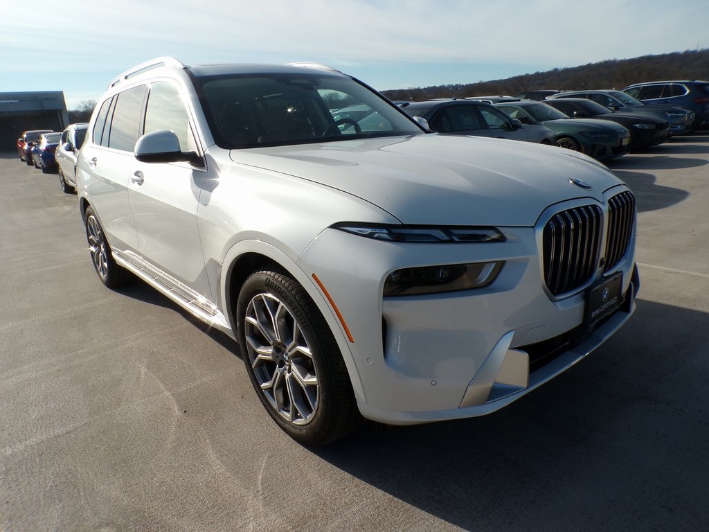 2023 BMW X7 40i's photo