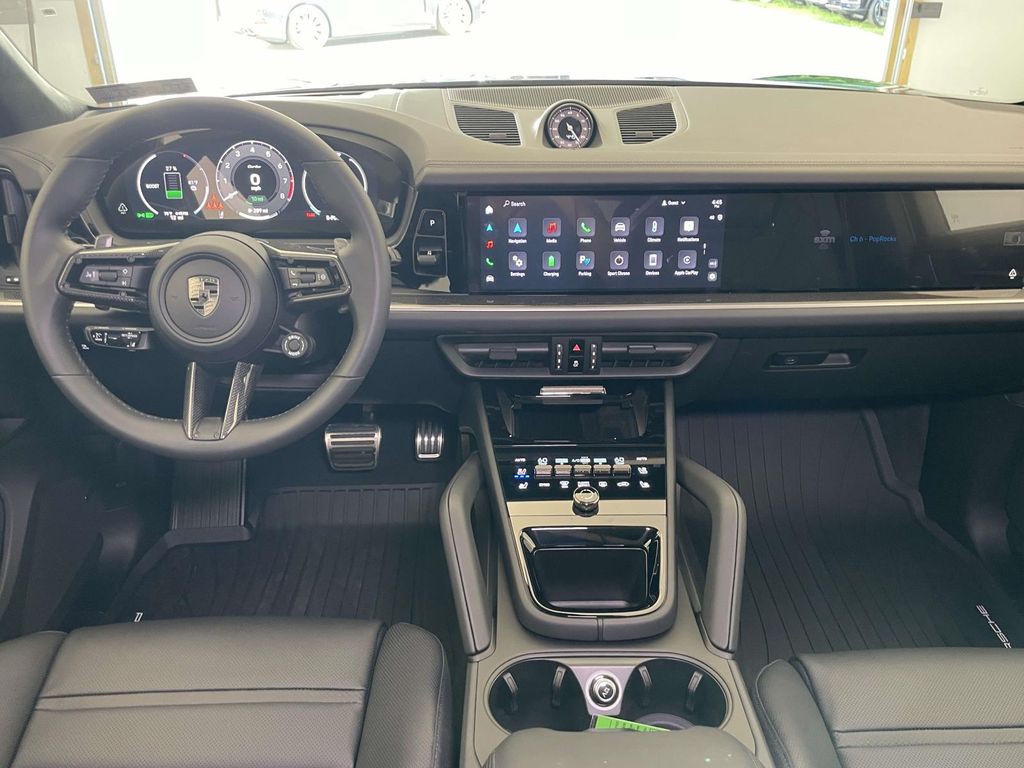 2025 Porsche Cayenne Turbo E-Hybrid photo 25