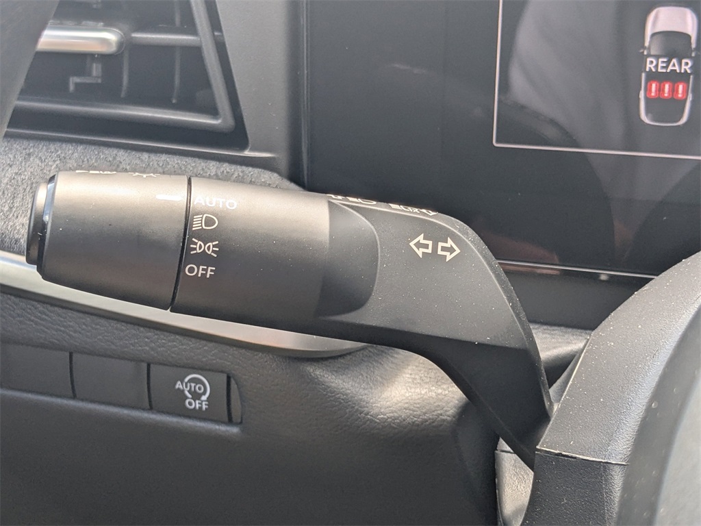2025 Nissan Kicks SV photo 21