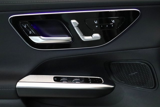 2025 Mercedes Benz GLC 350e 4MATIC photo 4