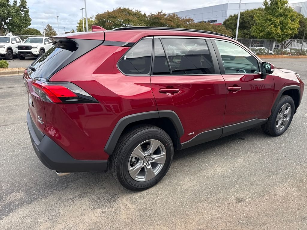 2024 Toyota RAV4 Hybrid XLE photo 4