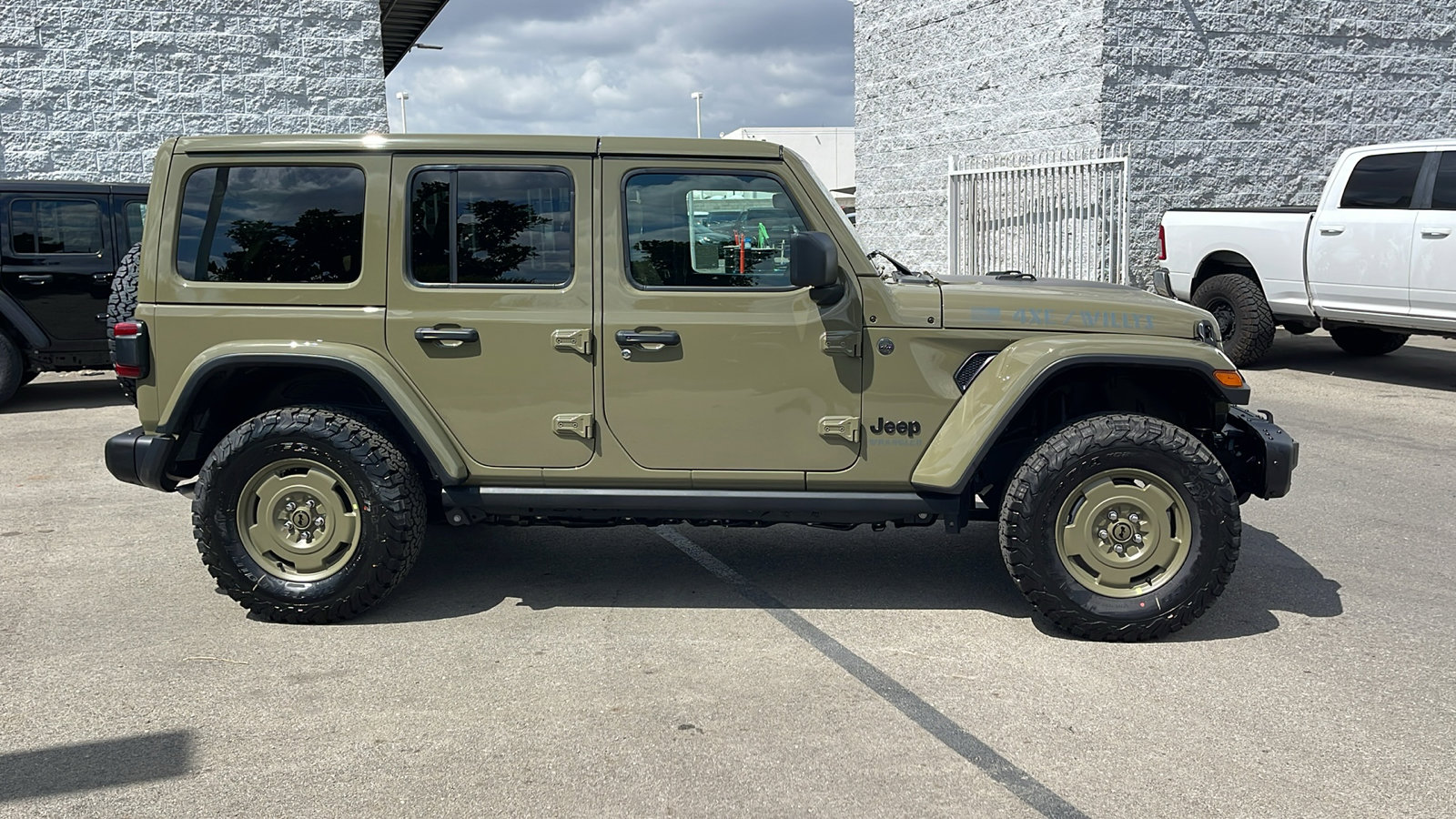 2025 Jeep Wrangler 4xe Willys photo 3