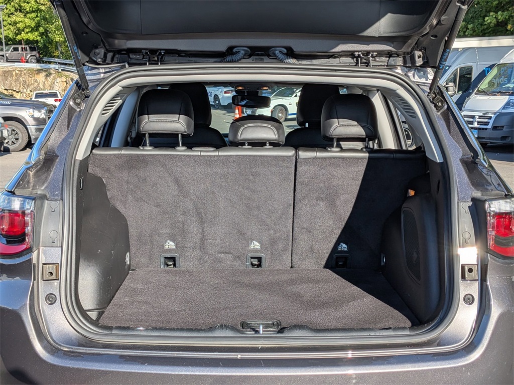 2022 Jeep Compass Latitude Lux photo 2