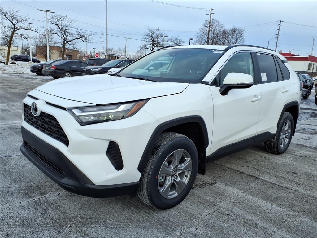 2025 Toyota RAV4 XLE's photo