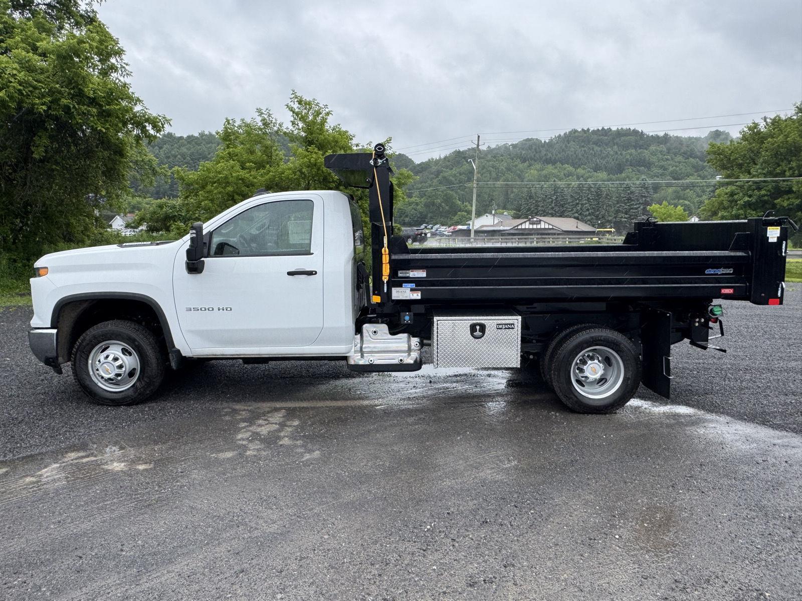 2025 Chevrolet Silverado 3500HD Work Truck photo 2