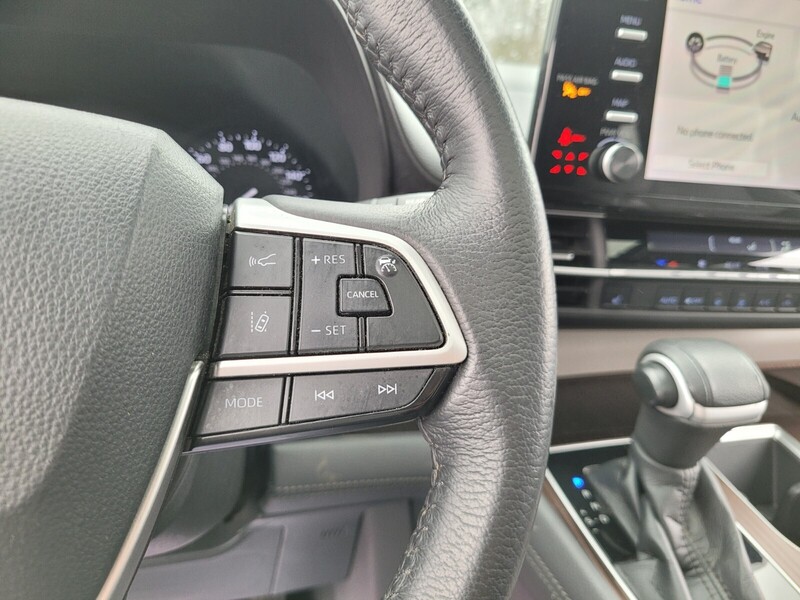 2021 Toyota Sienna XLE photo 24