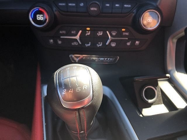 2015 Chevrolet Corvette Stingray 2LT photo 15