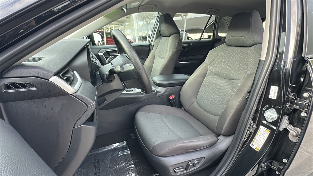 2023 Toyota RAV4 XLE photo 24