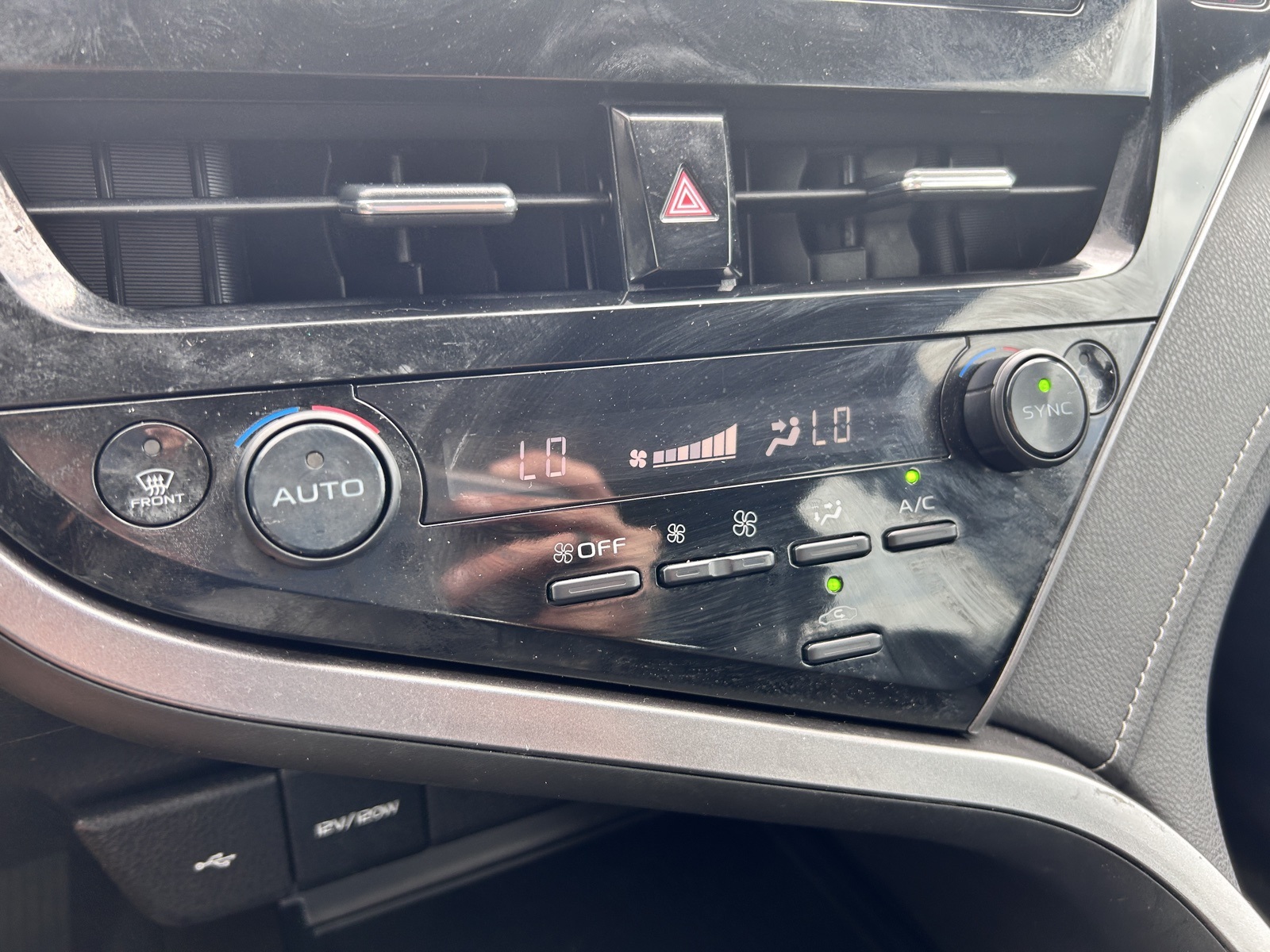 2022 Toyota Camry SE photo 27