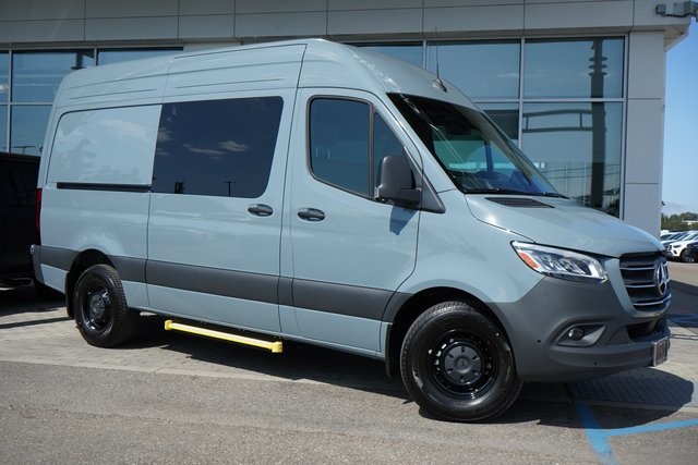 2025 Mercedes-Benz Sprinter Crew Van Base's photo