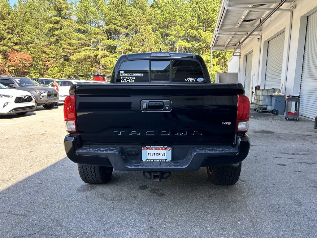 2016 Toyota Tacoma TRD Sport photo 3