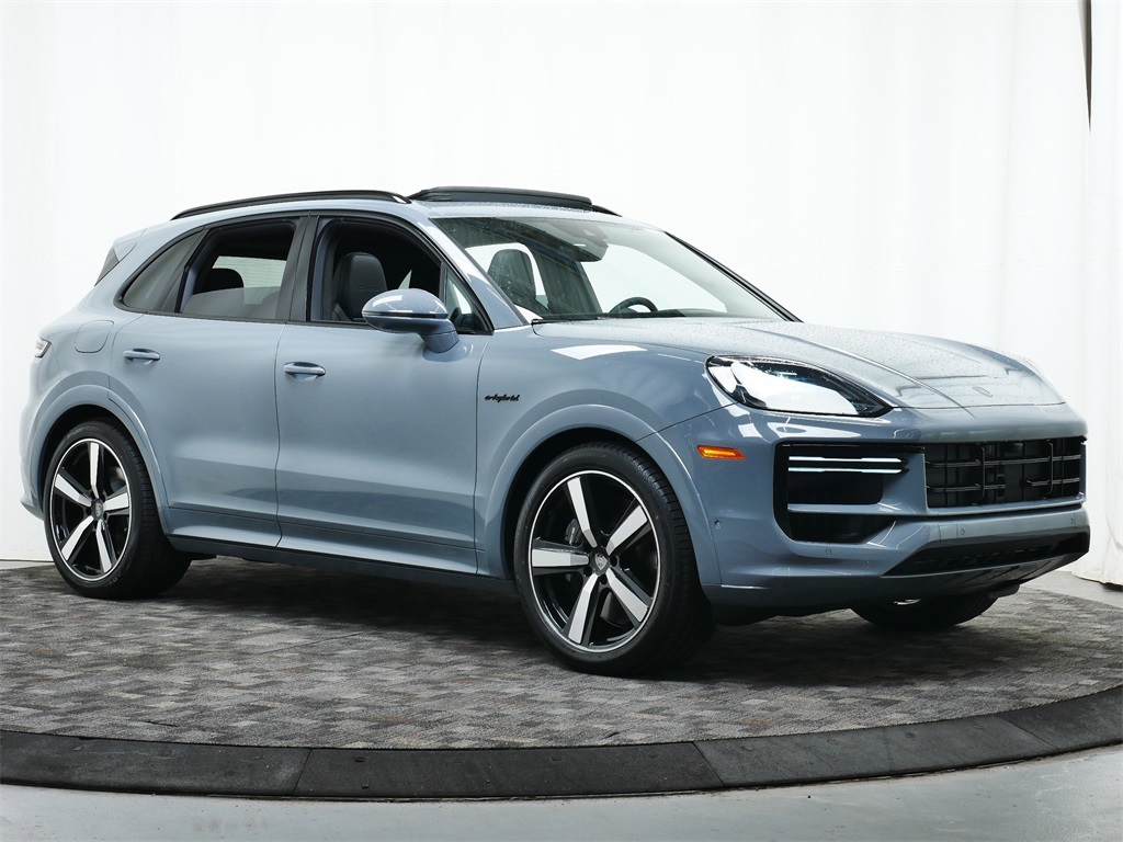 2025 Porsche Cayenne E-Hybrid Turbo photo 9