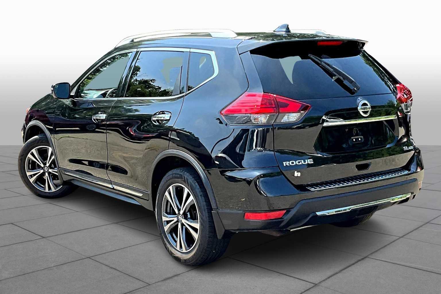 2017 Nissan Rogue SL photo 11