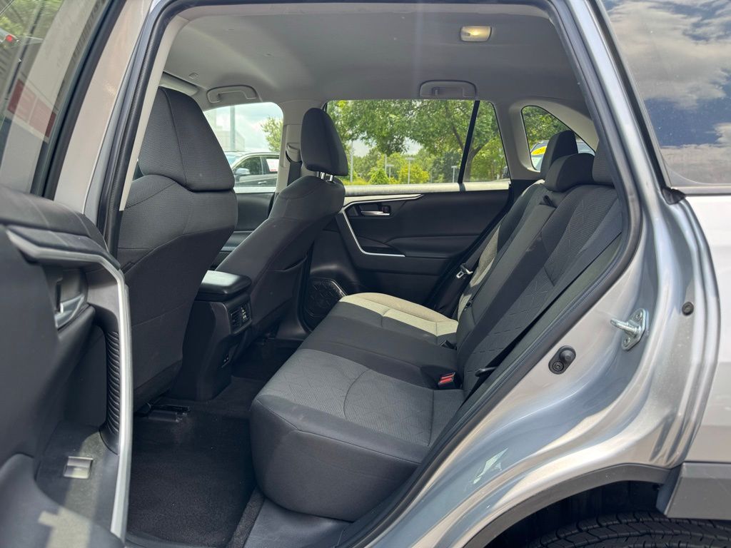 2023 Toyota RAV4 XLE photo 9