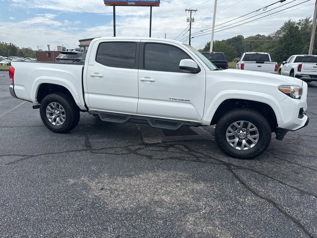 2017 Toyota Tacoma SR5 photo 3