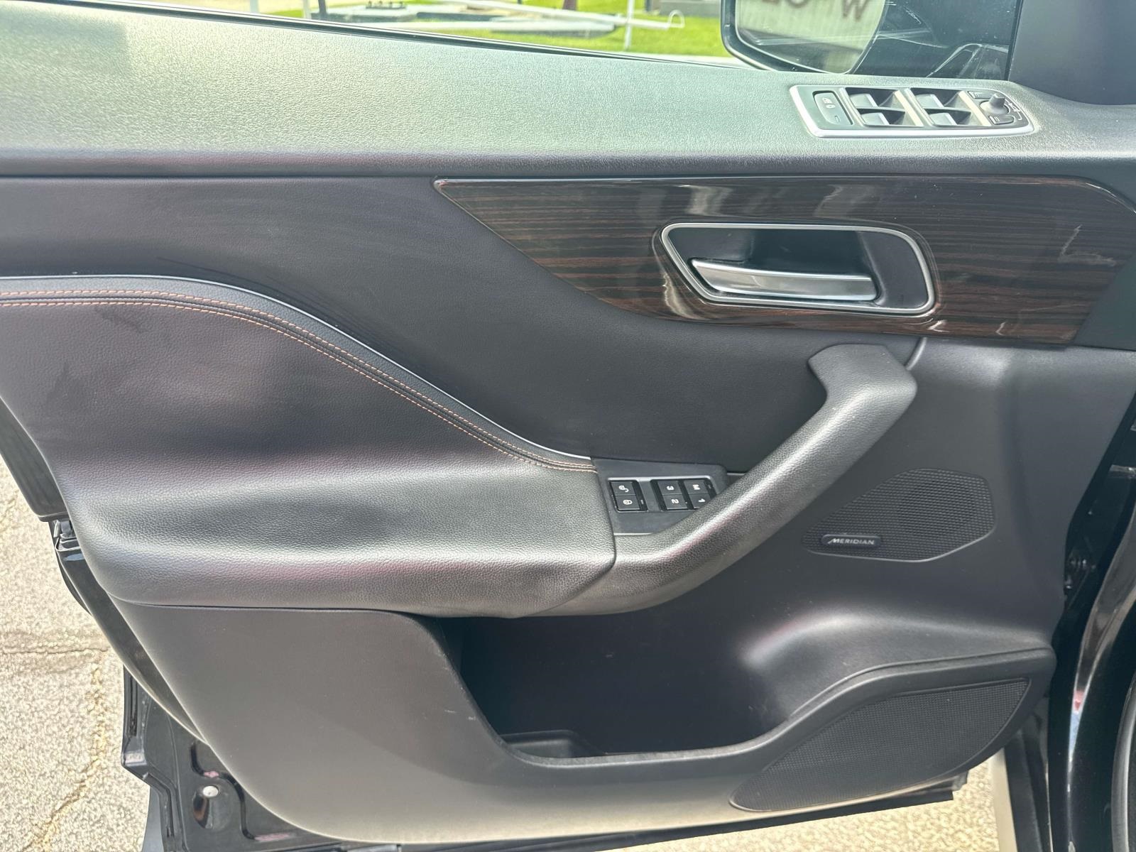 2020 Jaguar F-PACE Prestige photo 18