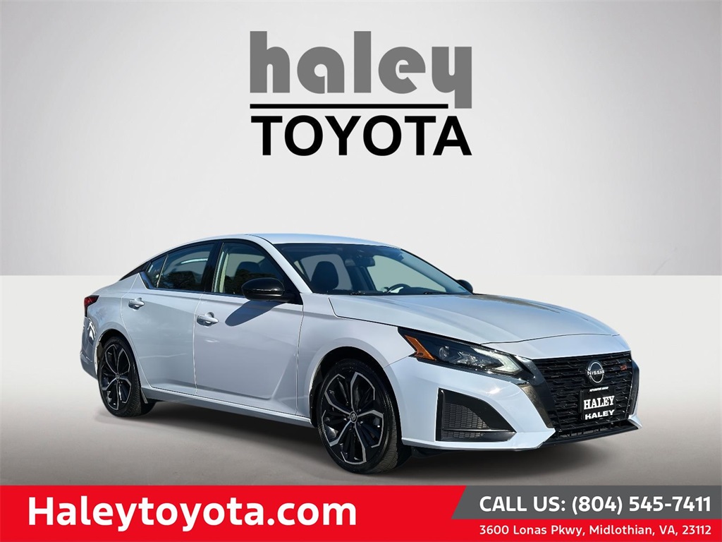 2023 Nissan Altima SR's photo