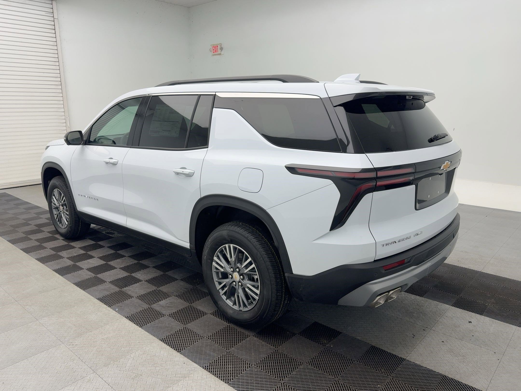 2026 Chevrolet Traverse photo 2