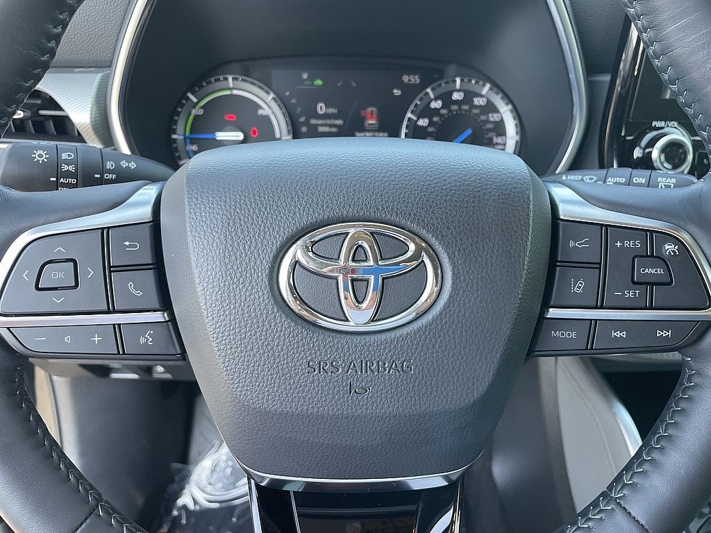 2021 Toyota Highlander Hybrid Platinum photo 15