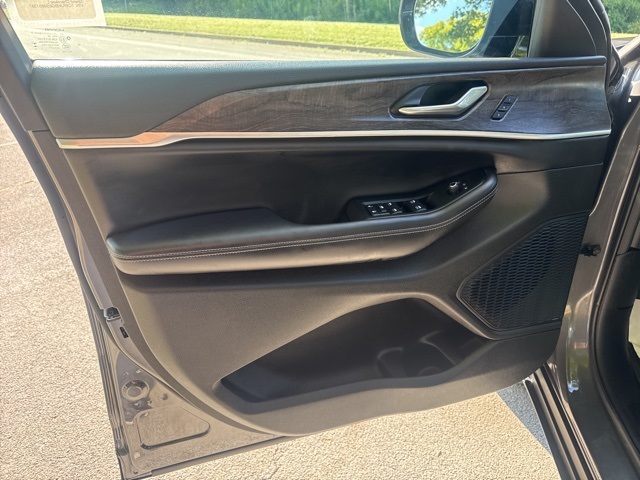2025 Jeep Grand Cherokee Limited photo 15