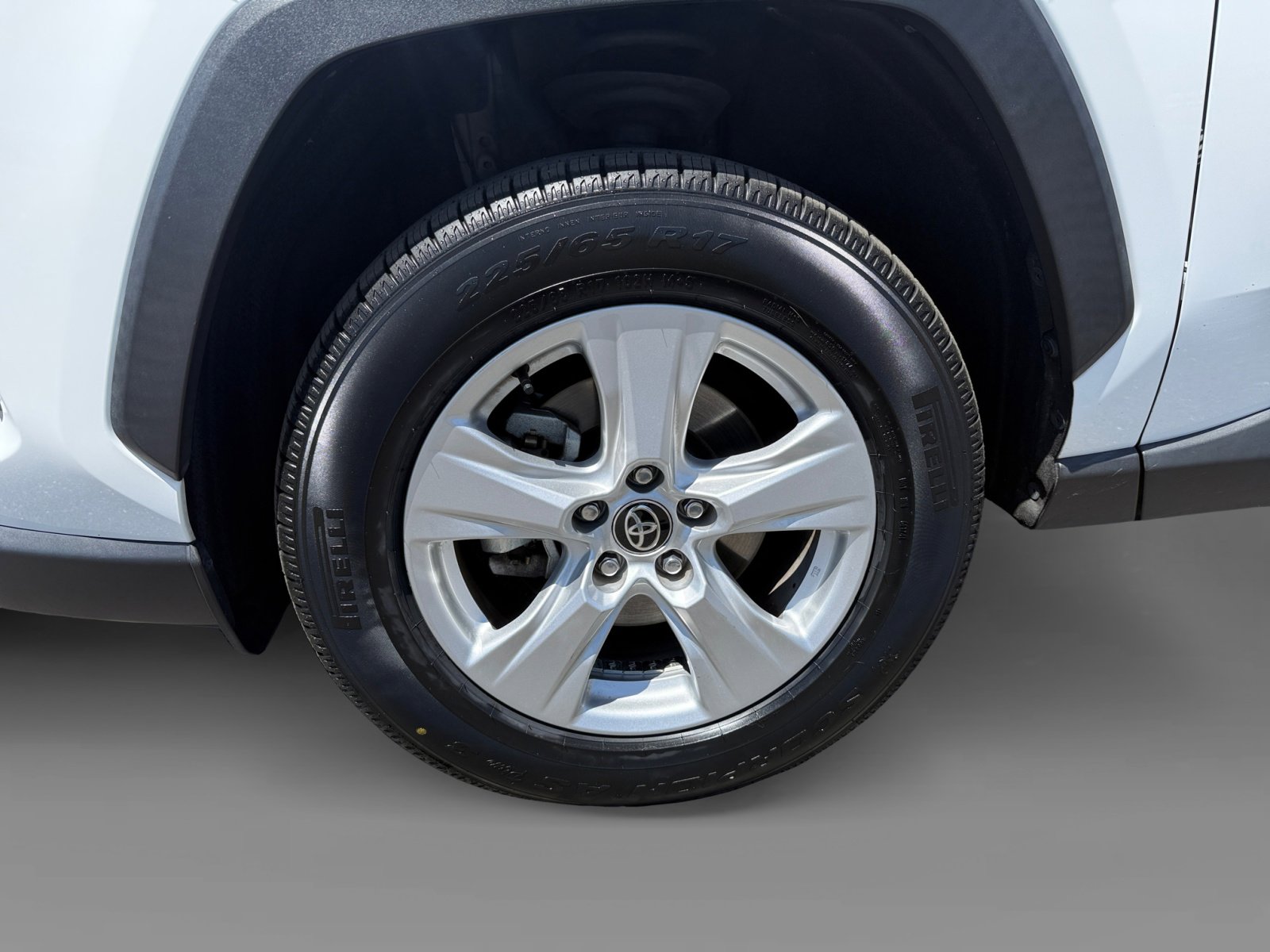 2021 Toyota RAV4 XLE photo 6