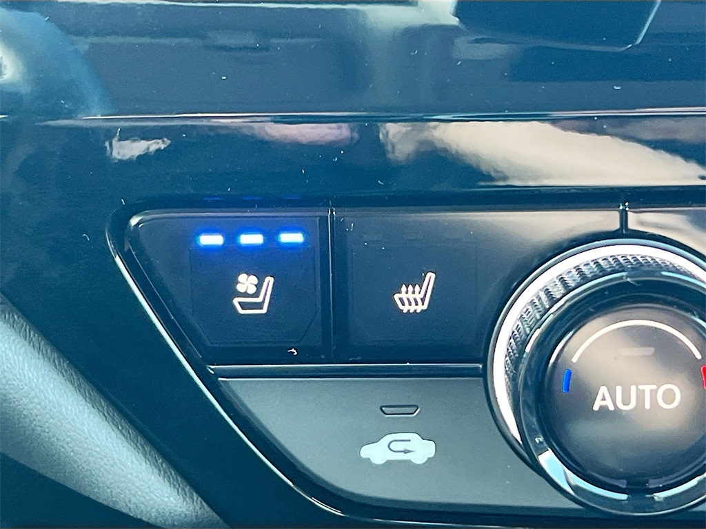 2025 Honda Accord Hybrid Touring photo 9