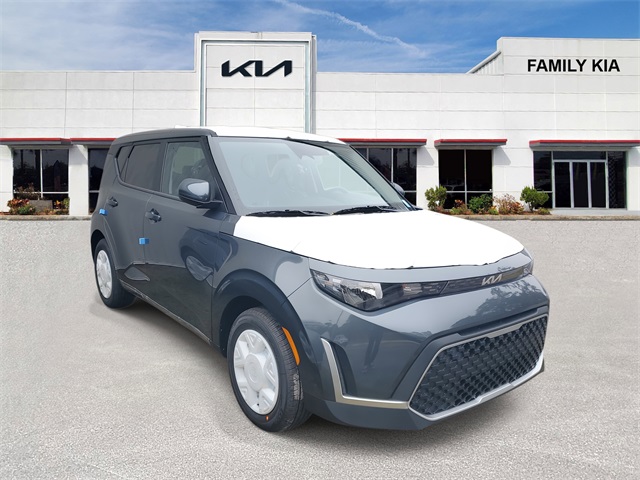 2025 Kia Soul LX's photo