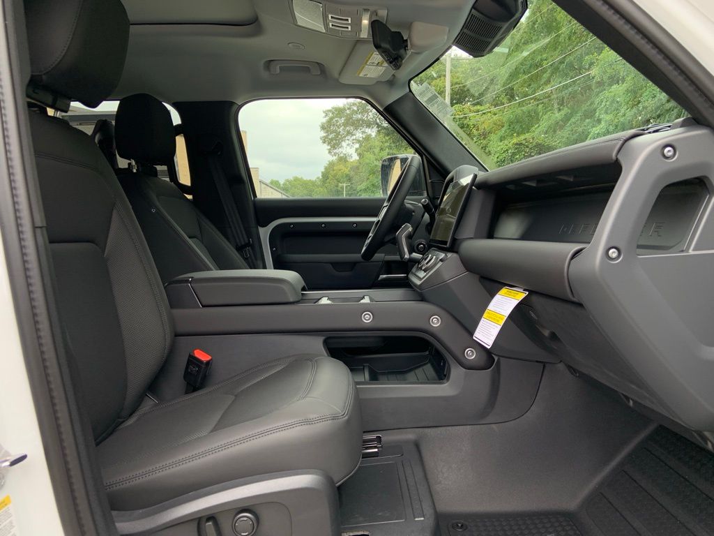 2026 Land Rover Defender 110 S photo 15