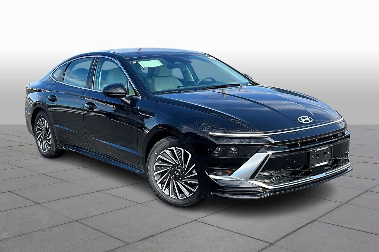 2025 Hyundai Sonata Hybrid SEL photo 2